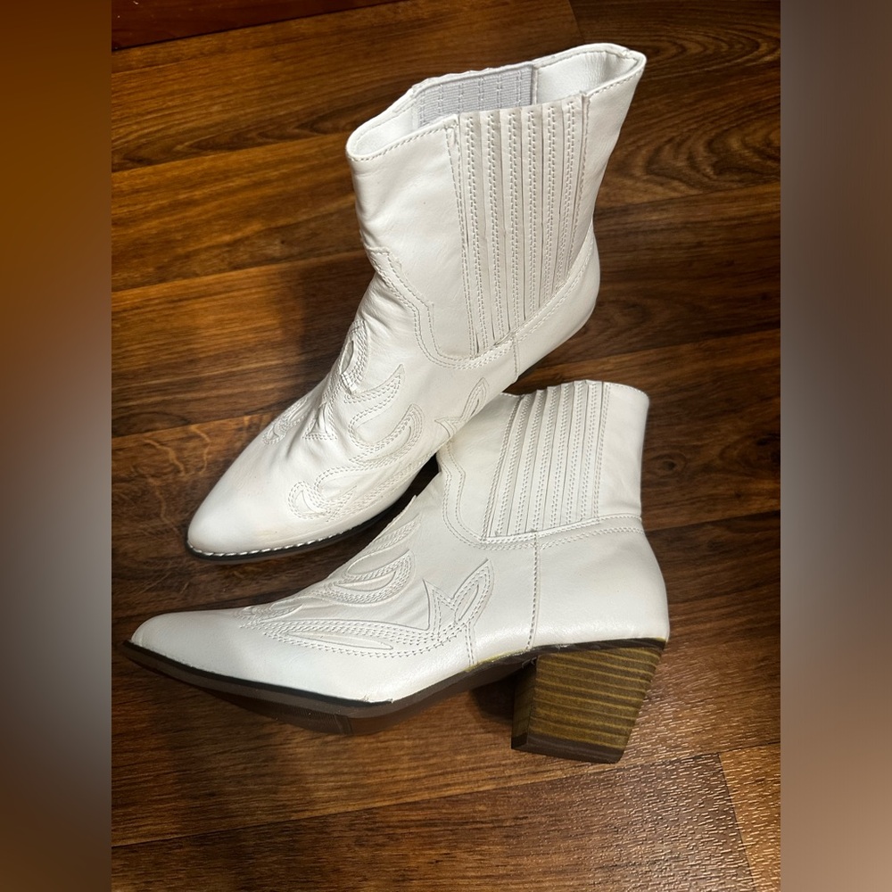 NWOT White Booties
